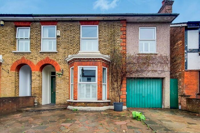 4 Bedroom Terraced House To Rent In Clifton Road, Wallington, SM6