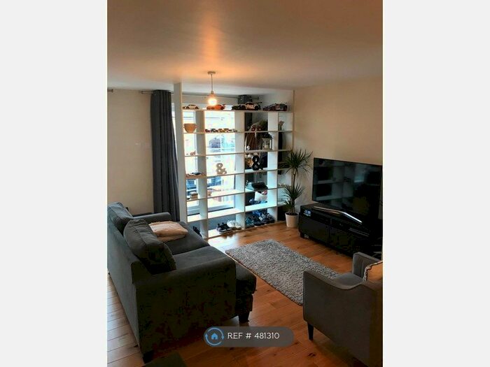 1 Bedroom Flat To Rent In Longwood Court, Cirencester GL7