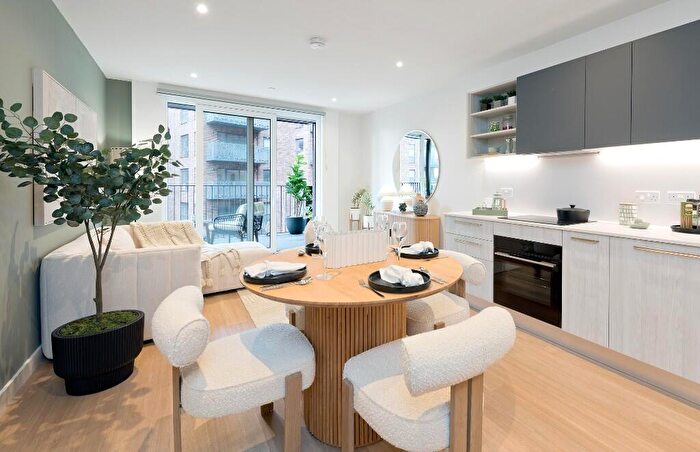 1 Bedroom Apartment For Sale In Dunlip And Pochard House, Hawser Lane, London, E14
