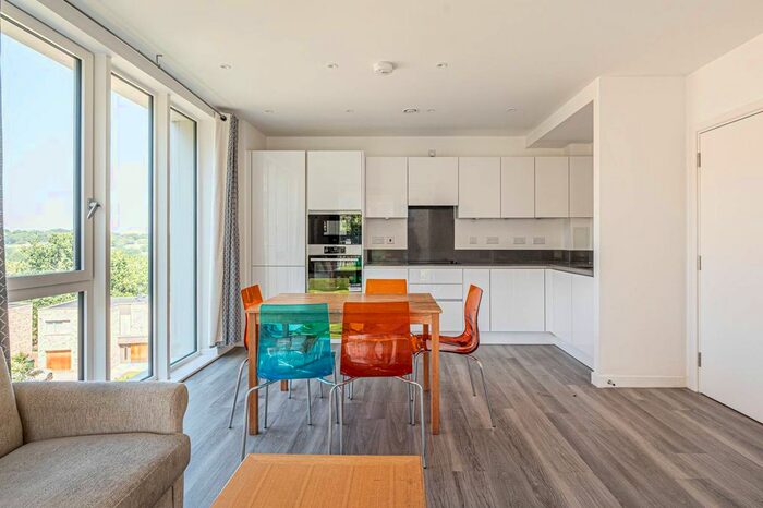 2 Bedroom Flat To Rent In Cornforth Lane, Mill Hill, London, NW7