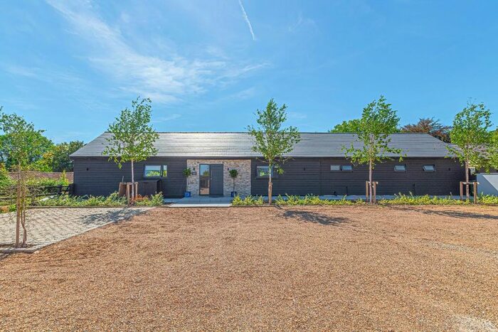 4 Bedroom Property For Sale In Cedar Barn, Hollingdon, Leighton Buzzard, LU7