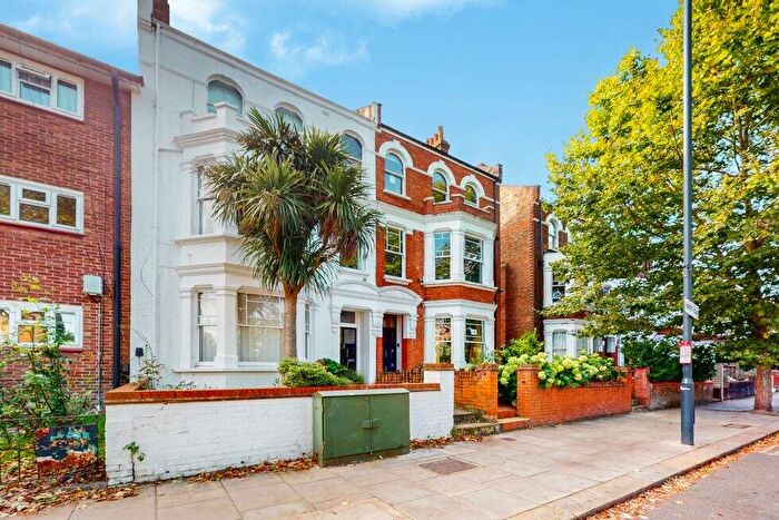 3 Bedroom Flat To Rent In Harvist Road, Queens Park, NW6