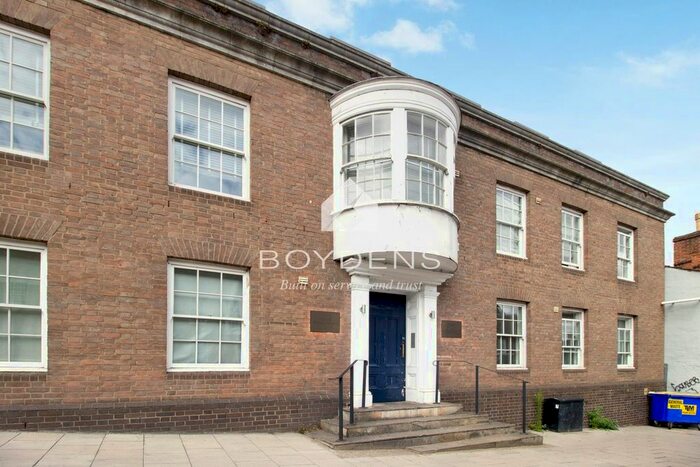 2 Bedroom Flat To Rent In North Hill, Colchester, Essex, CO1