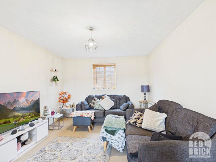 2 Bedroom Flat To Rent In Follager Road, Rugby, CV21