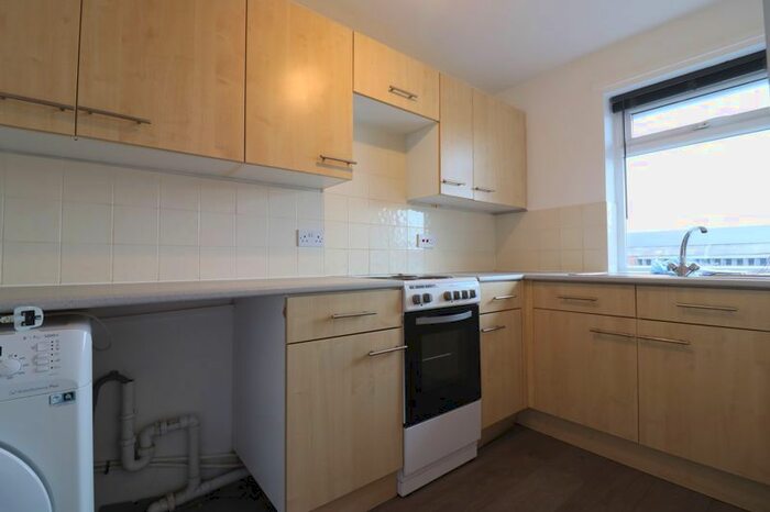 2 Bedroom Flat To Rent In Insley Gardens, Hucclecote, Gloucester, GL3