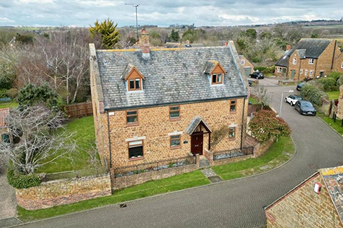 5 Bedroom Detached House For Sale In Lichfield Close, Kislingbury, NN7