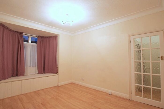 2 Bedroom Flat To Rent In Grove Road, London, SW19