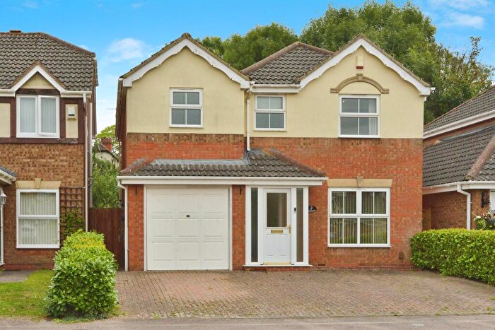 4 Bedroom Detached House For Sale In Nightingale Crescent, Bradville, Milton Keynes, MK13