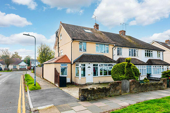 5 Bedroom End Of Terrace House For Sale In Royston Avenue, Southend-on-sea, SS2