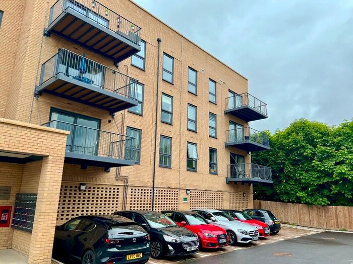 2 Bedroom Flat To Rent In Starboard Crescent, Chatham, Kent, ME4