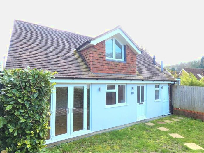 2 Bedroom Detached House To Rent In The Avenue, Haslemere, Surrey, GU27