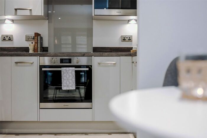 2 Bedroom Flat To Rent In Crossings, Park Green, Macclesfield SK11