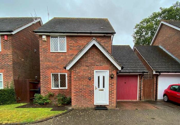 2 Bedroom Detached House To Rent In Vicarage Close, Lingfield, RH7