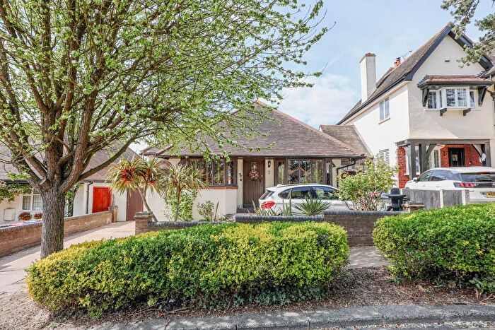 4 Bedroom Detached House For Sale In Hall Park Avenue, Chalkwell, SS0