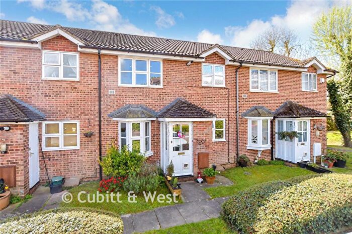 1 Bedroom Terraced House For Sale In Limes Avenue, Horley, Surrey, RH6