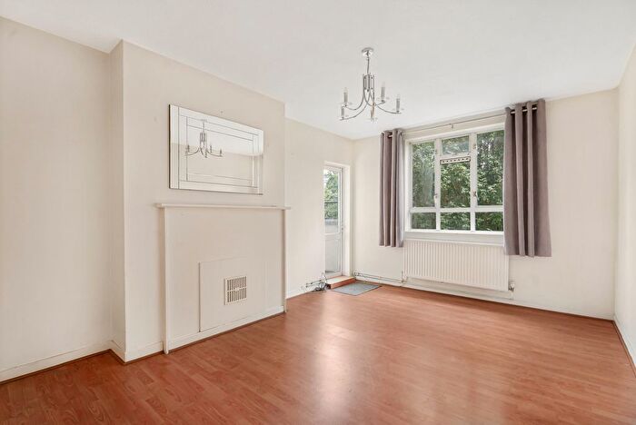 3 Bedroom Flat For Sale In Old Bethnal Green Road, London, E2
