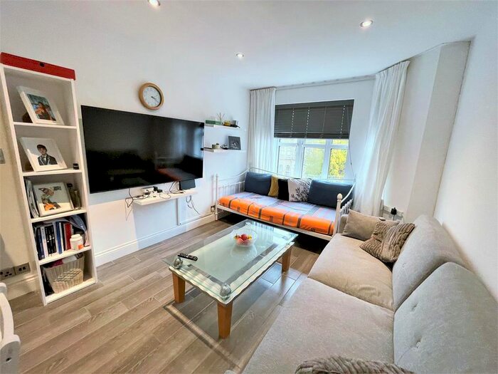 1 Bedroom Flat To Rent In Eaton Gardens, Hove, BN3