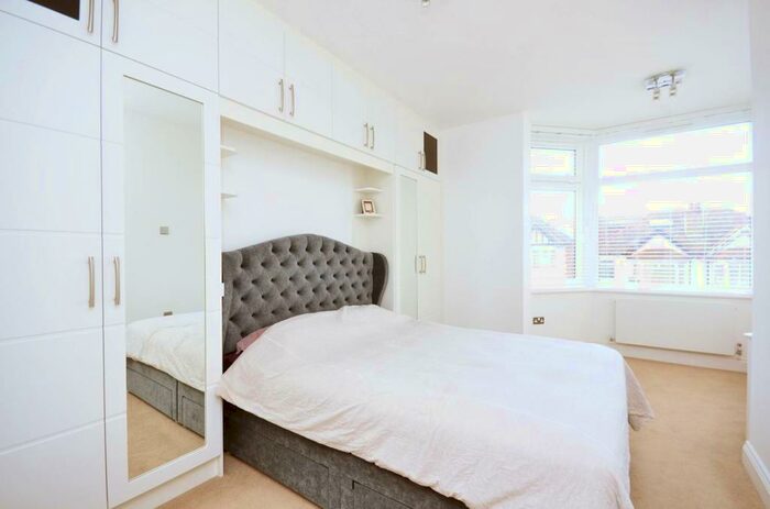 3 Bedroom House To Rent In Limes Avenue, Golders Green, London, NW11