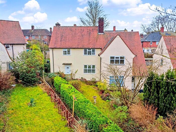 3 Bedroom Semi Detached House For Sale In Kneeton Close, Nottingham, NG5