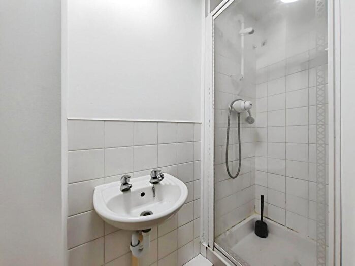 3 Bedroom Terraced House For Sale In Elm Park, Reading, RG30