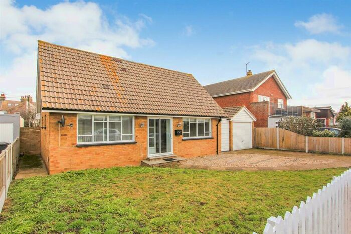 2 Bedroom Detached Bungalow To Rent In Collingwood Road, Whitstable, CT5