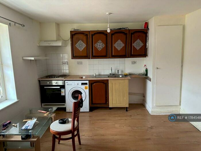 Studio To Rent In Folkestone Road, Dover, CT17