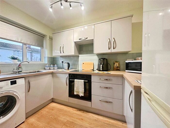 1 Bedroom Bungalow For Sale In Knavesacre Court, Rainham, Gillingham, Kent, ME8