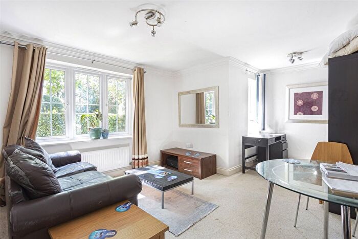 2 Bedroom Flat For Sale In Fircroft Road, Englefield Green, Egham, Surrey, TW20