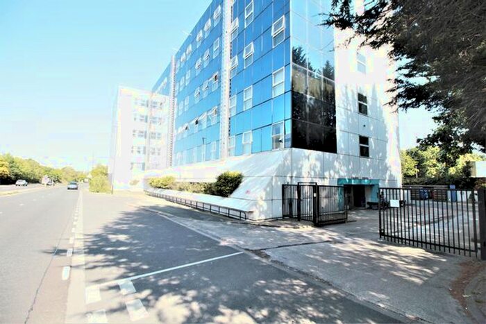 2 Bedroom Flat For Sale In London Road, Crawley, RH10