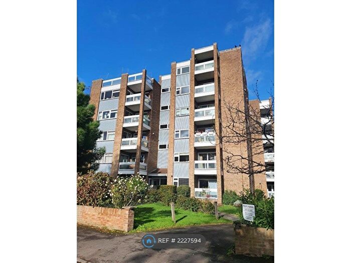 2 Bedroom Flat To Rent In Oak Hill Road, Surbiton, KT6