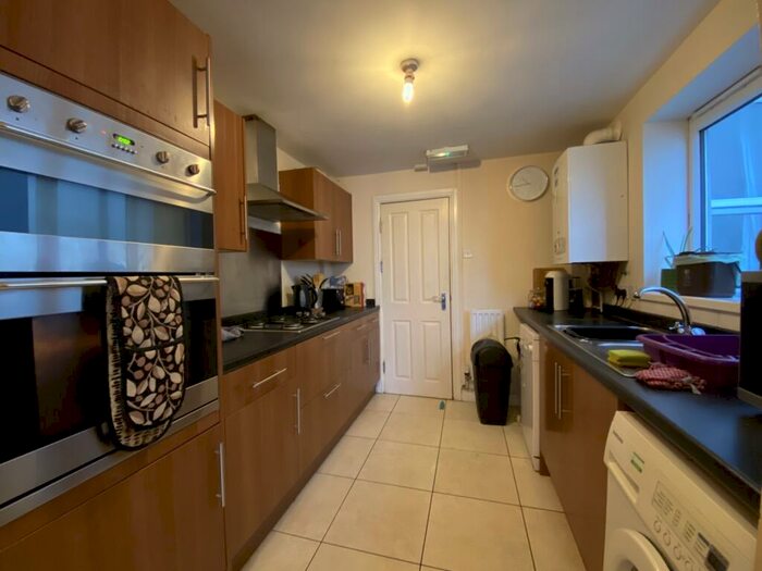 6 Bedroom Terraced House To Rent In Flora Street, Cathays, CF24