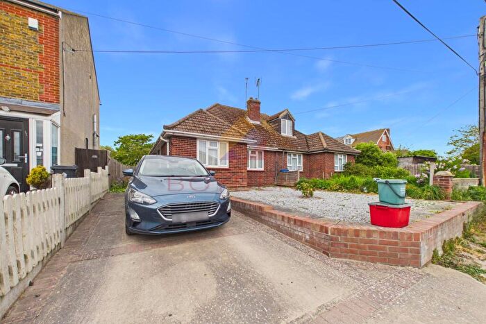 2 Bedroom Bungalow For Sale In Butchers Lane, Walton-on-the-Naze, CO14