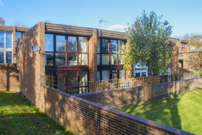 1 Bedroom End Of Terrace House To Rent In Old Groveway, Simpson, Milton Keynes, MK6