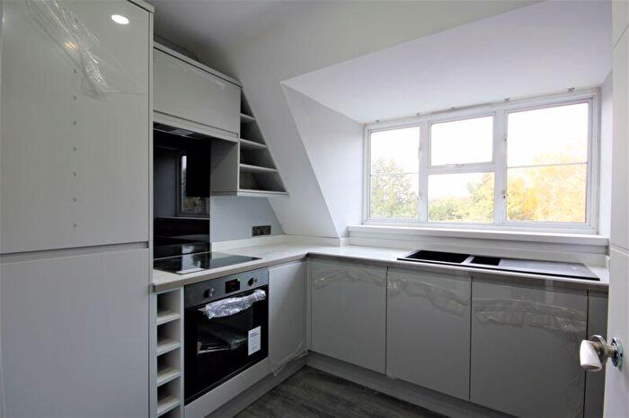 2 Bedroom Flat To Rent In Greendale, Green Avenue, Mill Hill, London, NW7