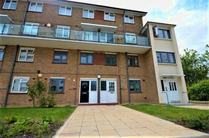 2 Bedroom Maisonette To Rent In Leybridge Court Lee, SE12