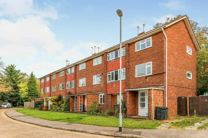 2 Bedroom Maisonette To Rent In South Terrace, Surbiton, KT6