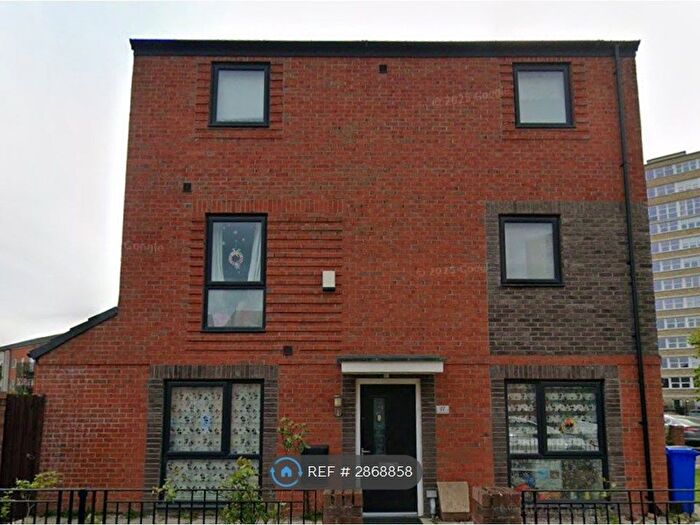 4 Bedroom Semi Detached House To Rent In Landos Road, Manchester, M40