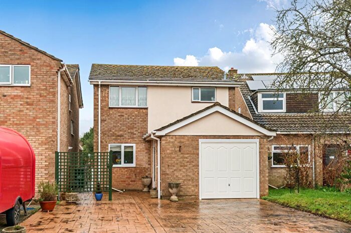 3 Bedroom Detached House For Sale In Barry Avenue, Bicester, Oxfordshire, OX26