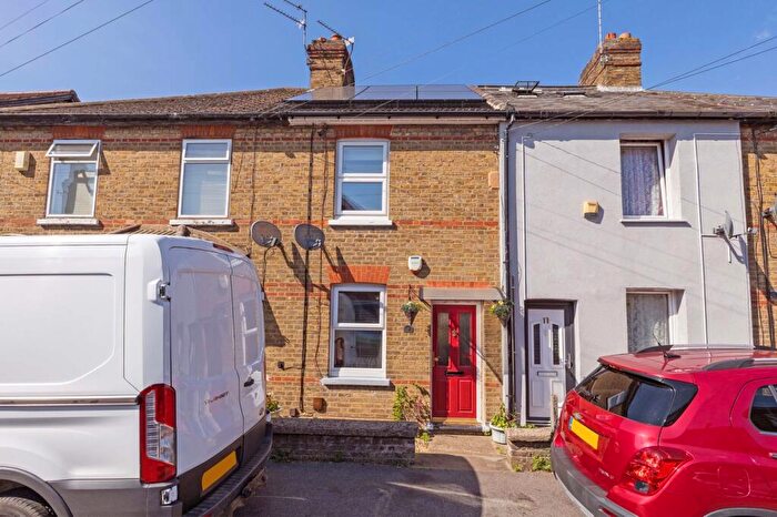 2 Bedroom Terraced House For Sale In Hillside, Slough, SL1