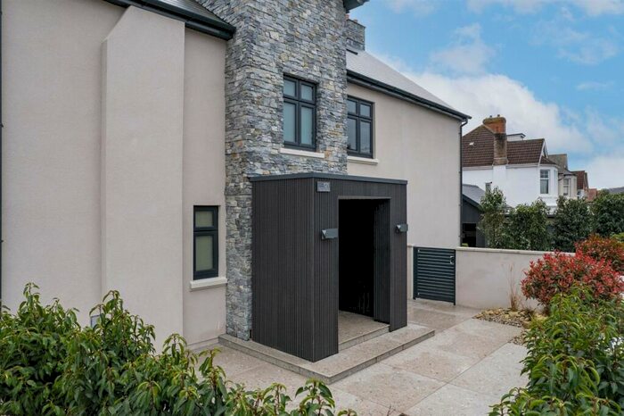 4 Bedroom Detached House For Sale In Pencisely Road, Llandaff, Cardiff, CF5