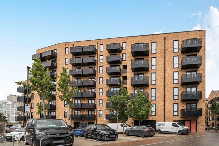 2 Bedroom Flat For Sale In Middle Road, Hanwell, London, W7