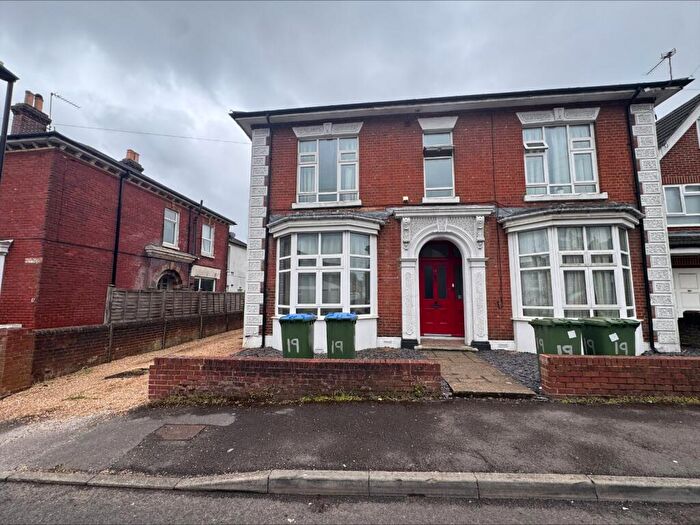 Detached House To Rent In Forster Road, Southampton, Hampshire, SO14