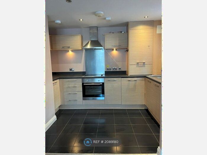 2 Bedroom Flat To Rent In Stanley Court, London, SE25