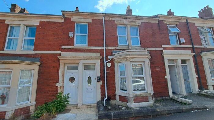 2 Bedroom Flat To Rent In Wingrove Gardens, Fenham, Newcastle Upon Tyne, NE4