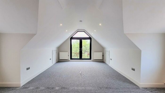 1 Bedroom Apartment To Rent In London Road, Leigh-On-Sea, Essex, SS9