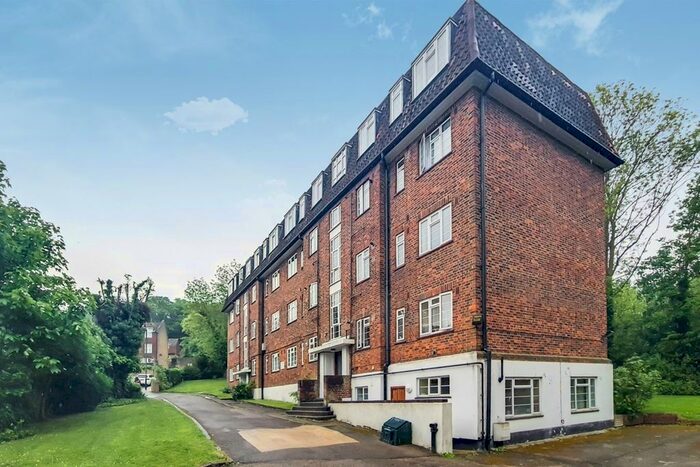 2 Bedroom Flat To Rent In Victoria Crescent, London, SE19