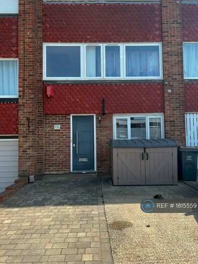 4 Bedroom Terraced House To Rent In Fox Close, Orpington, BR6