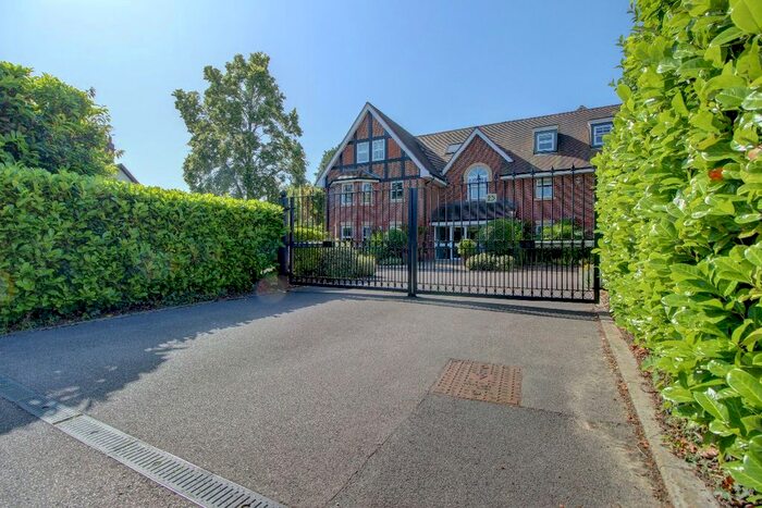 2 Bedroom Flat To Rent In Flat, Alexander House, Murdoch Road, Wokingham, RG40