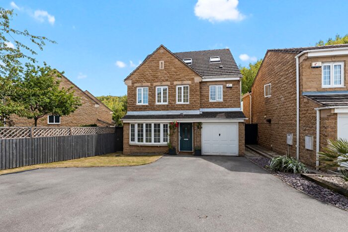 4 Bedroom Detached House For Sale In Tithefields, Fenay Bridge, HD8