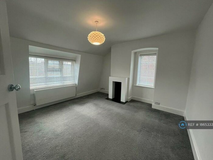 2 Bedroom Flat To Rent In Hawkwood Road, Boscombe, Bournemouth, BH5